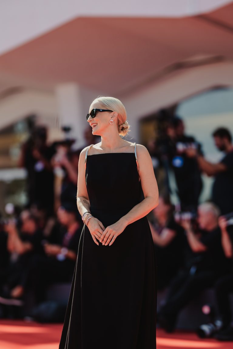  - Ann Lee spiazza Venezia: Amanda Seyfried guida il musical più “inatteso” dell’anno