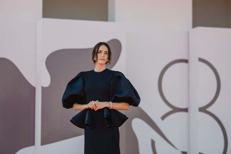  - Ann Lee spiazza Venezia: Amanda Seyfried guida il musical più “inatteso” dell’anno