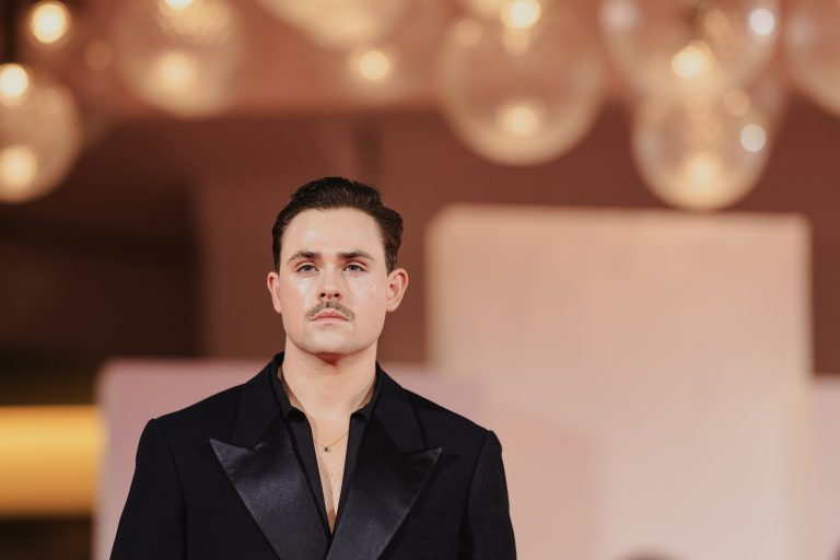  - Venezia 82 applaude Van Sant: stile e tensione sul tappeto rosso di Dead Man’s Wire