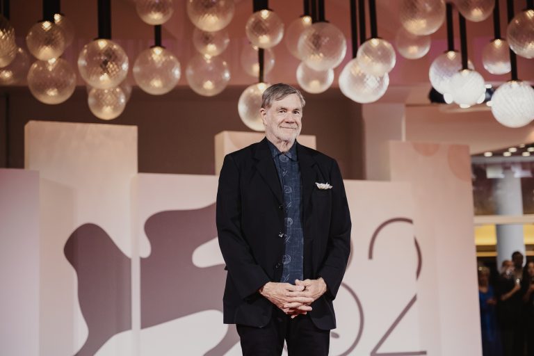  - Venezia 82 applaude Van Sant: stile e tensione sul tappeto rosso di Dead Man’s Wire
