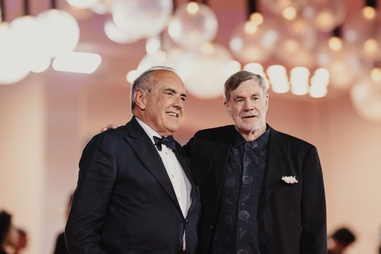  - Venezia 82 applaude Van Sant: stile e tensione sul tappeto rosso di Dead Man’s Wire