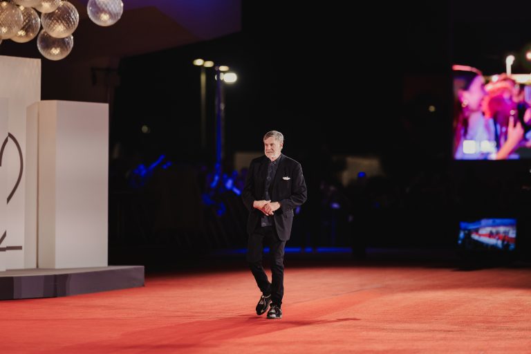  - Venezia 82 applaude Van Sant: stile e tensione sul tappeto rosso di Dead Man’s Wire