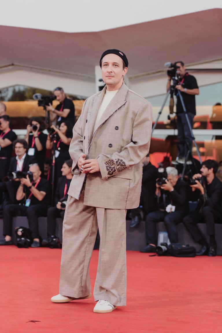  - Duse a Venezia 82: il red carpet diventa teatro e la diva rinasce