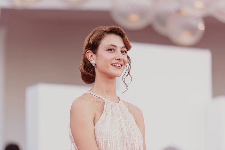  - Duse a Venezia 82: il red carpet diventa teatro e la diva rinasce