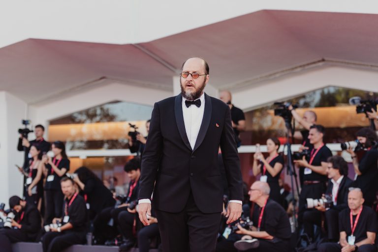  - Duse a Venezia 82: il red carpet diventa teatro e la diva rinasce