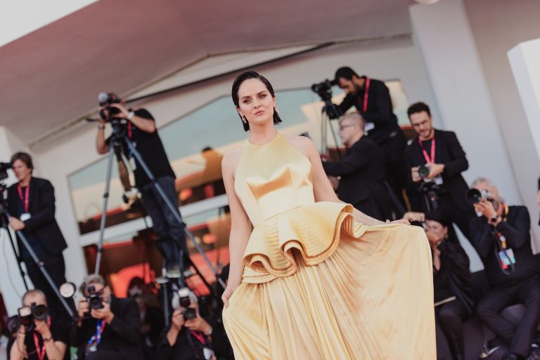  - Duse a Venezia 82: il red carpet diventa teatro e la diva rinasce