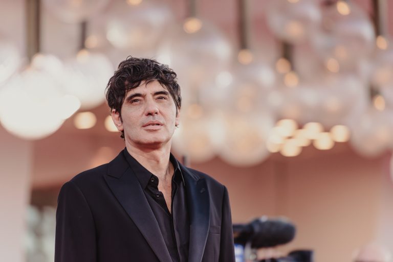  - Duse a Venezia 82: il red carpet diventa teatro e la diva rinasce