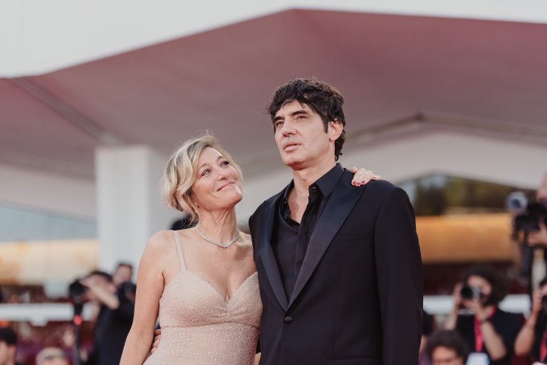  - Duse a Venezia 82: il red carpet diventa teatro e la diva rinasce