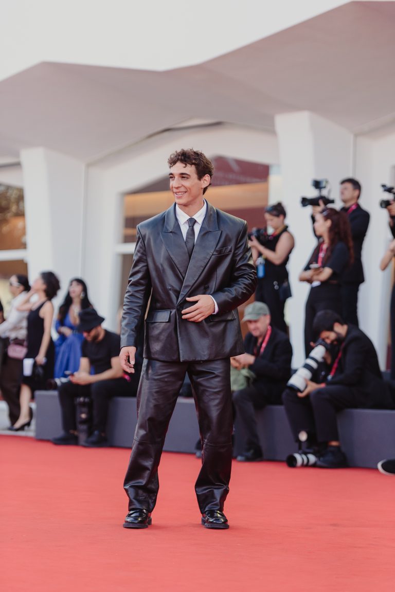  - Duse a Venezia 82: il red carpet diventa teatro e la diva rinasce