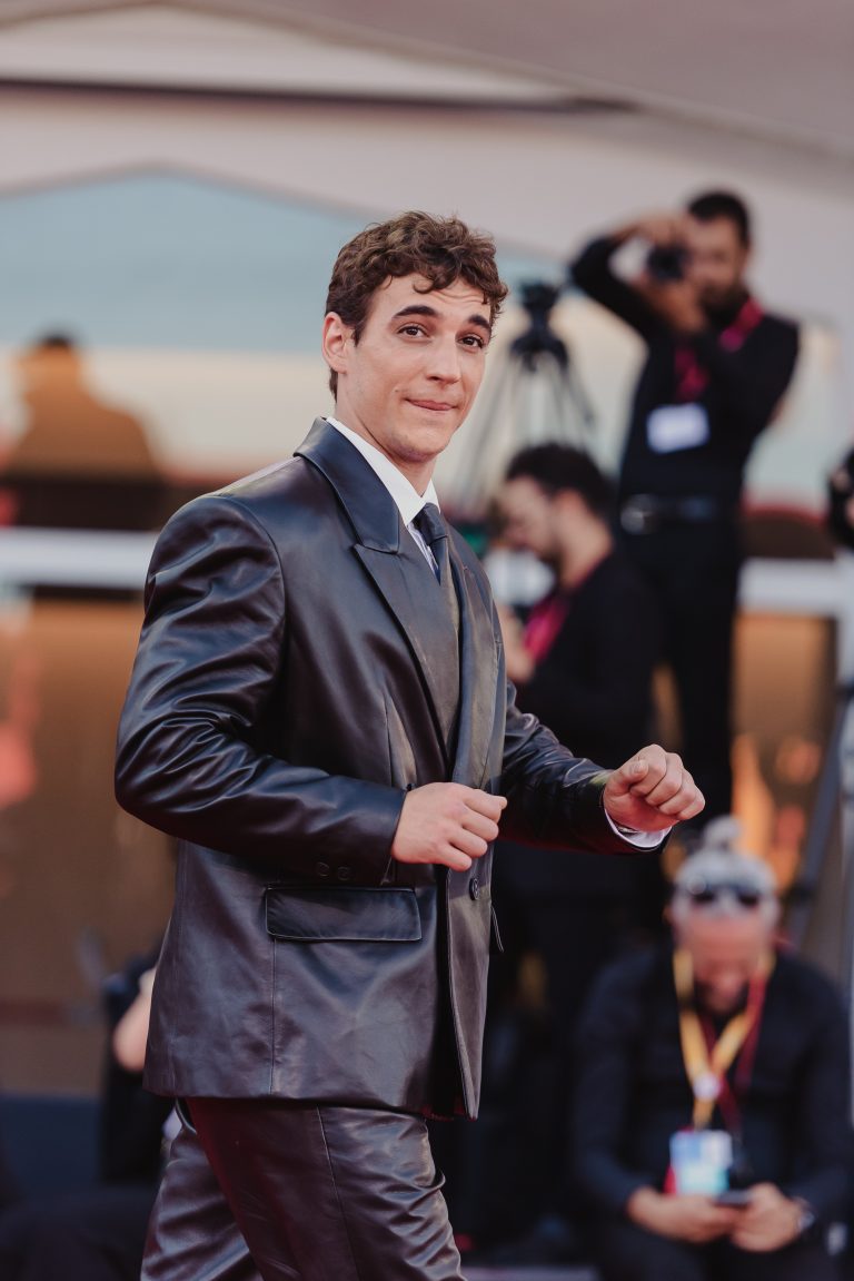  - Duse a Venezia 82: il red carpet diventa teatro e la diva rinasce