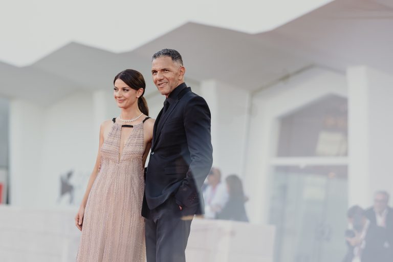  - “Elisa” by Di Costanzo: Silent Guilt on the Red Carpet