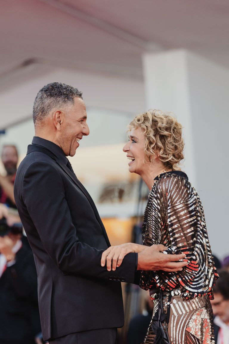  - “Elisa” by Di Costanzo: Silent Guilt on the Red Carpet