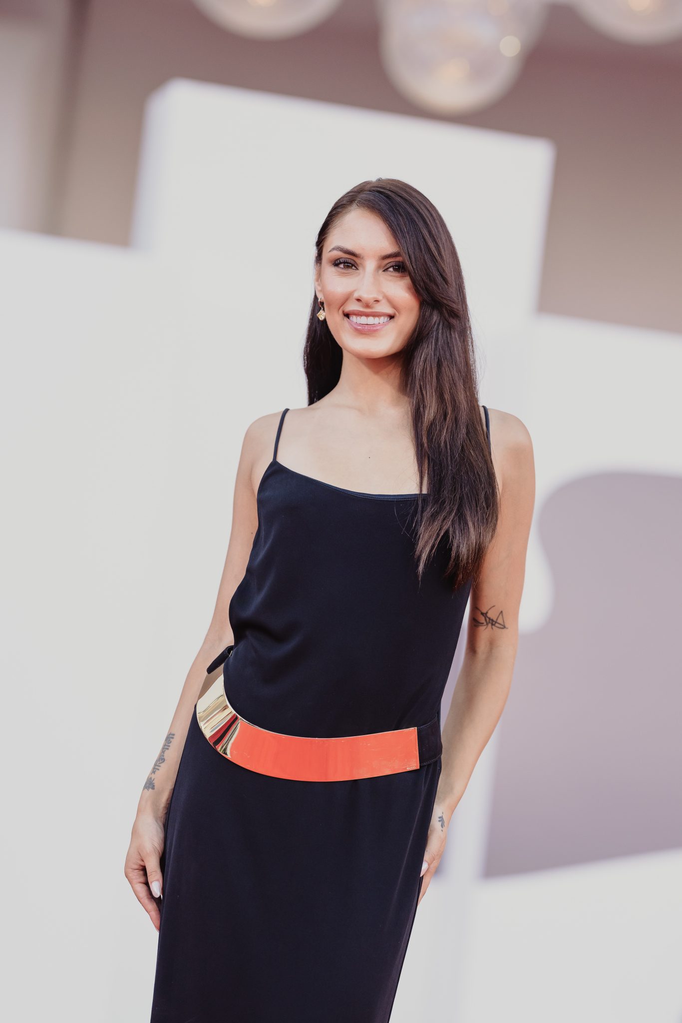  - “Elisa” by Di Costanzo: Silent Guilt on the Red Carpet