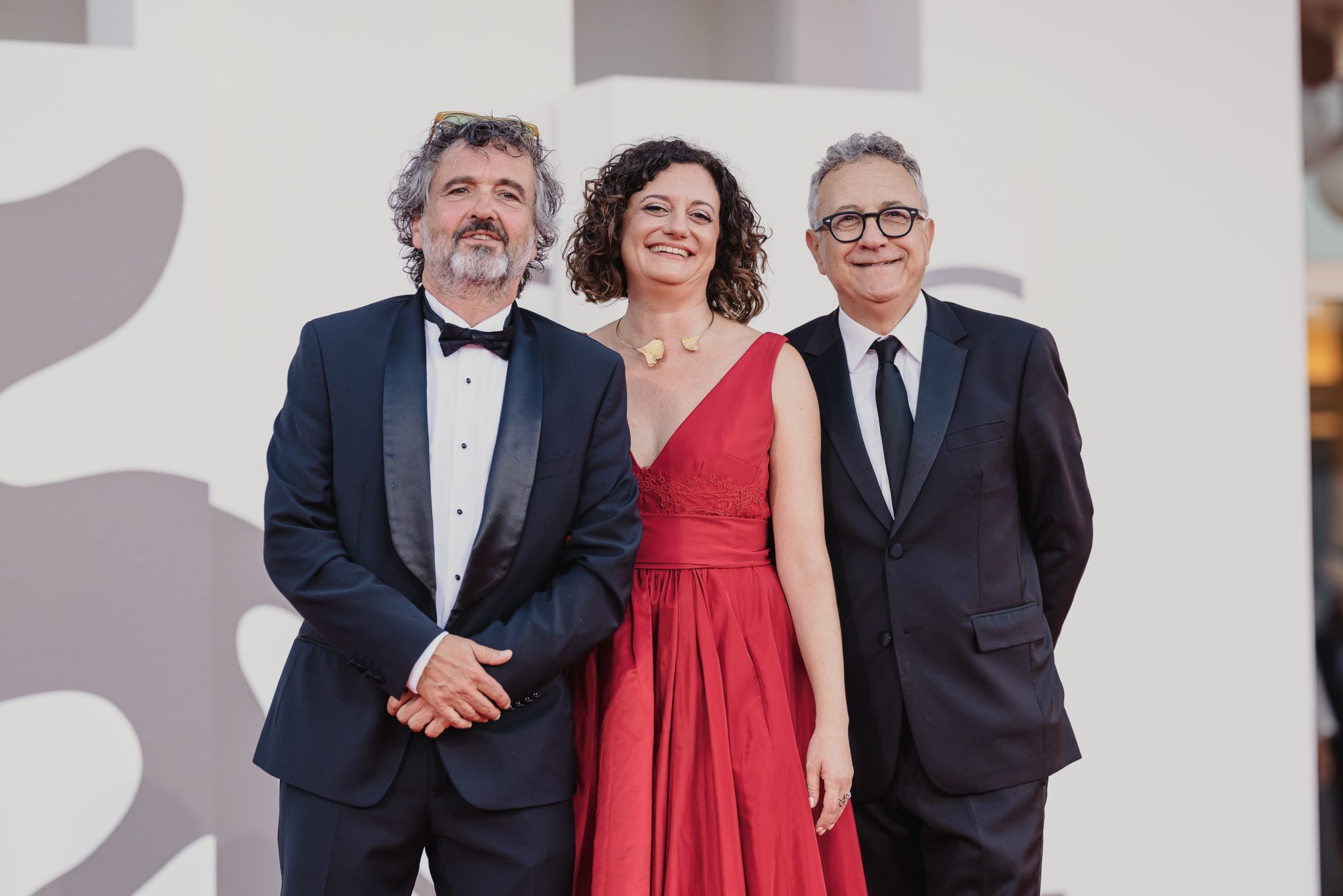  - “Elisa” by Di Costanzo: Silent Guilt on the Red Carpet