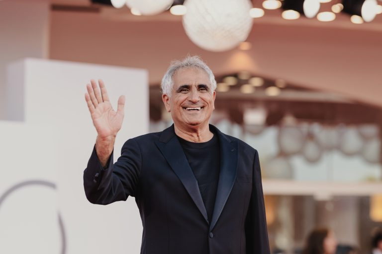  - “Elisa” by Di Costanzo: Silent Guilt on the Red Carpet