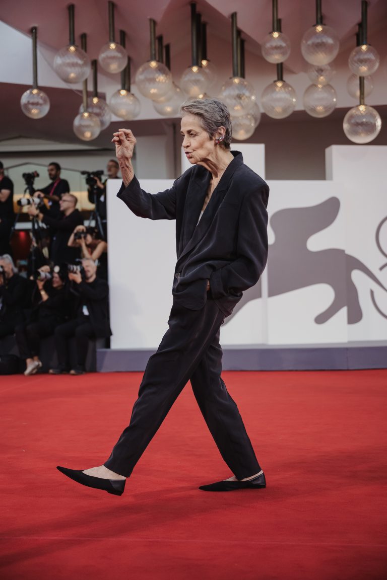  - Jarmusch porta silenzi a Venezia 82, ma il red carpet esplode tra Blanchett e Rampling