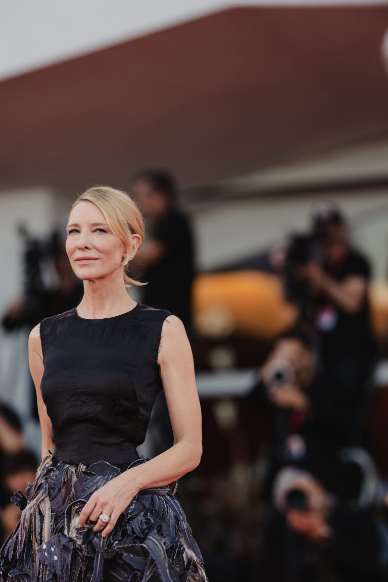  - Jarmusch porta silenzi a Venezia 82, ma il red carpet esplode tra Blanchett e Rampling