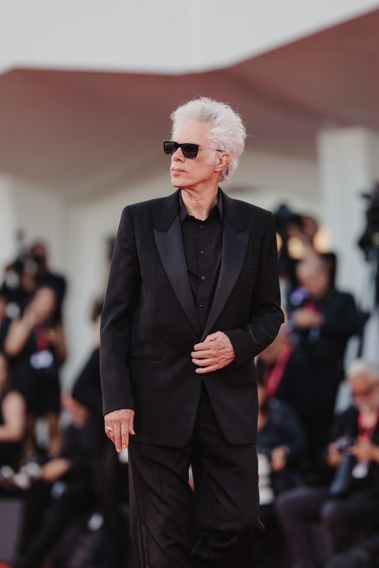  - Jarmusch porta silenzi a Venezia 82, ma il red carpet esplode tra Blanchett e Rampling
