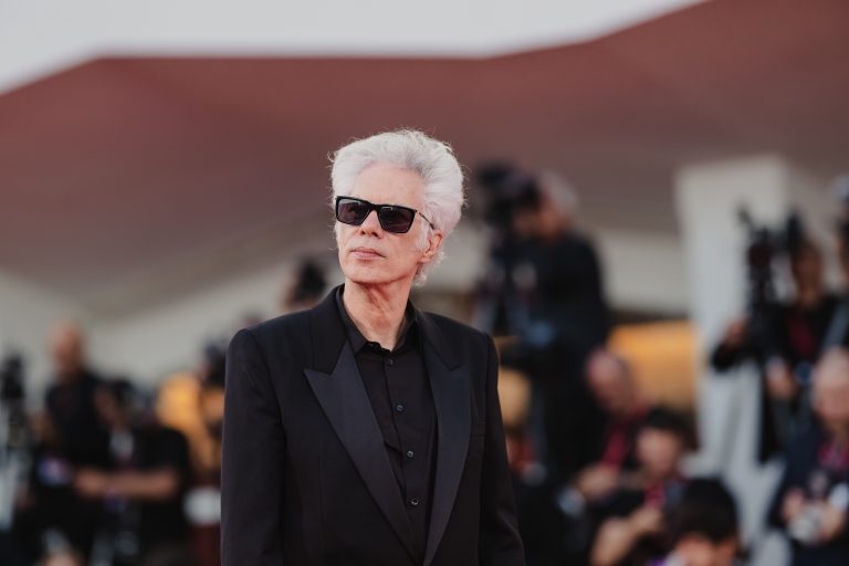  - Jarmusch porta silenzi a Venezia 82, ma il red carpet esplode tra Blanchett e Rampling