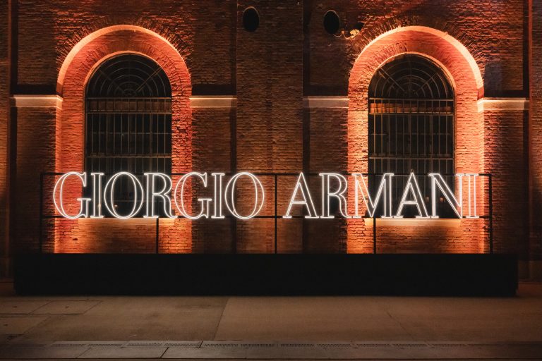 Armani, cinquant’anni di moda e visione alla Tesa 113 di Venezia
