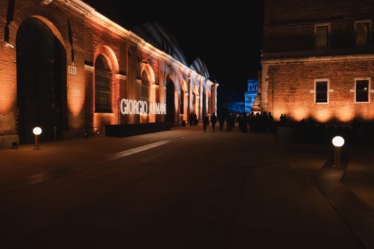 Armani, cinquant’anni di moda e visione alla Tesa 113 di Venezia