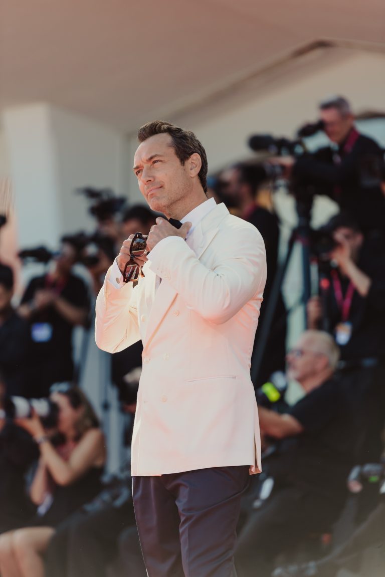  - Jude Law e il suo Putin: quando il glamour diventa geopolitica al Lido