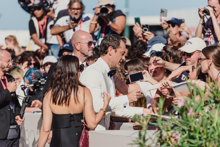  - Jude Law e il suo Putin: quando il glamour diventa geopolitica al Lido