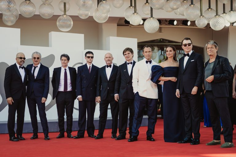  - Jude Law e il suo Putin: quando il glamour diventa geopolitica al Lido