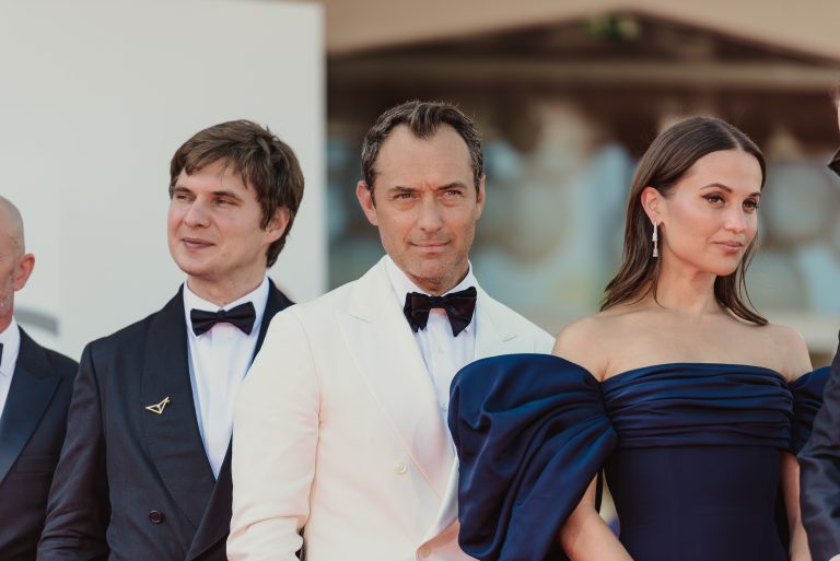  - Jude Law e il suo Putin: quando il glamour diventa geopolitica al Lido