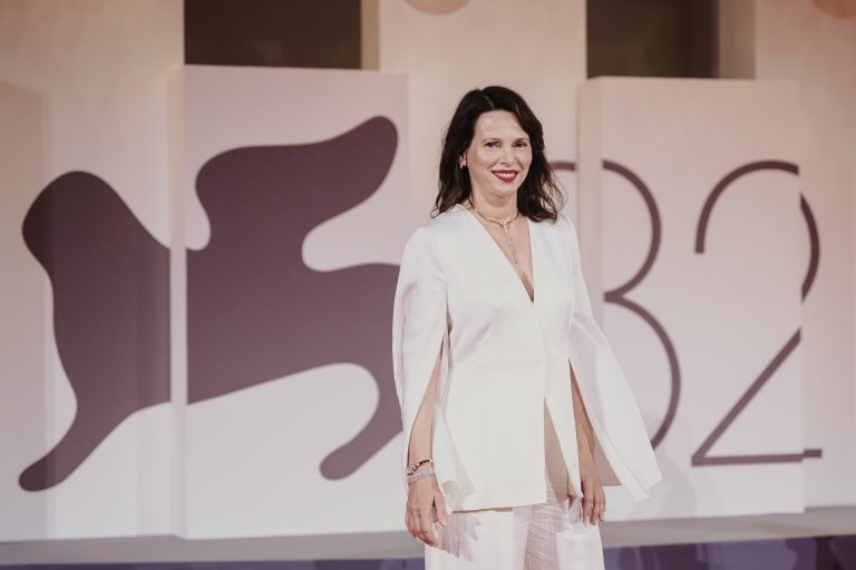  - Portobello a Venezia 82: il red carpet ricorda l’errore giudiziario di Enzo Tortora