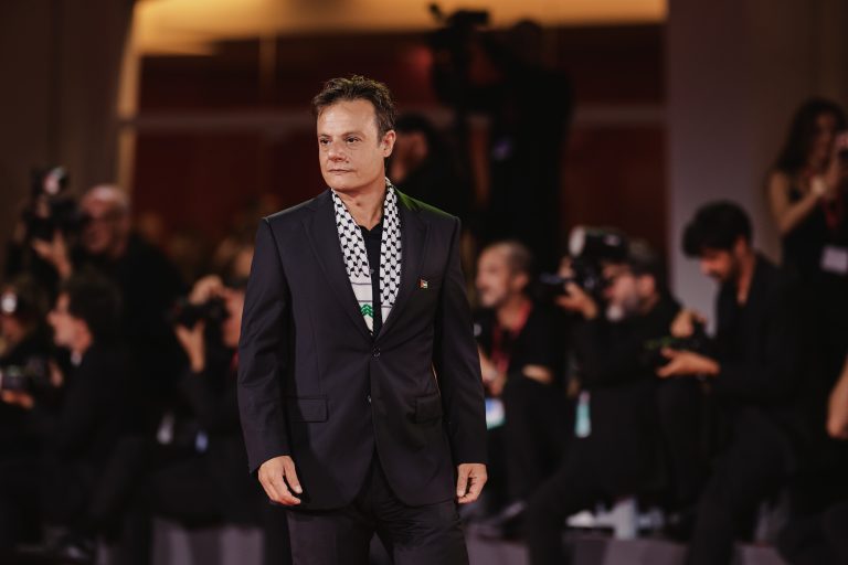  - Portobello a Venezia 82: il red carpet ricorda l’errore giudiziario di Enzo Tortora