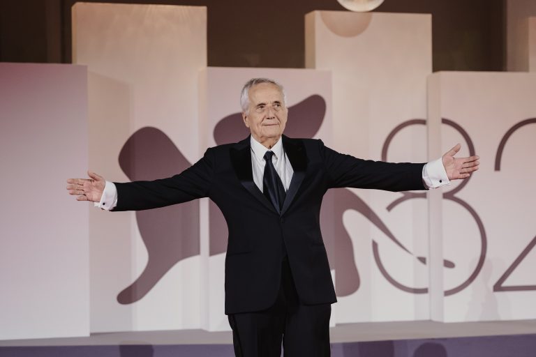  - Portobello a Venezia 82: il red carpet ricorda l’errore giudiziario di Enzo Tortora