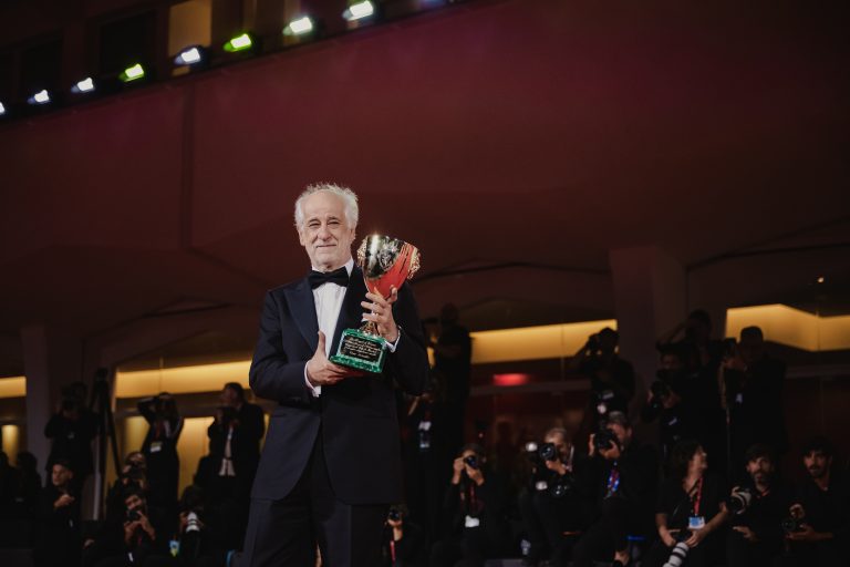  - Jarmusch Leone d’Oro e Servillo in trionfo: si chiude Venezia 82