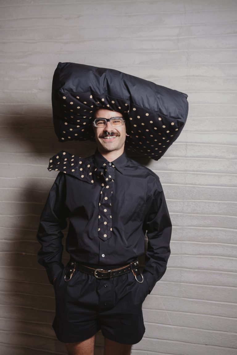  - L’arte dell’upcycling trionfa sulla passerella di Moschino