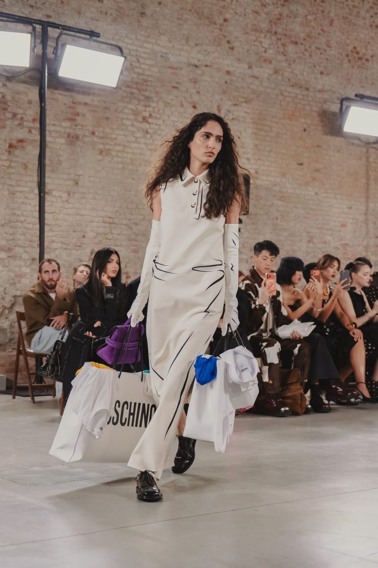 L’arte dell’upcycling trionfa sulla passerella di Moschino