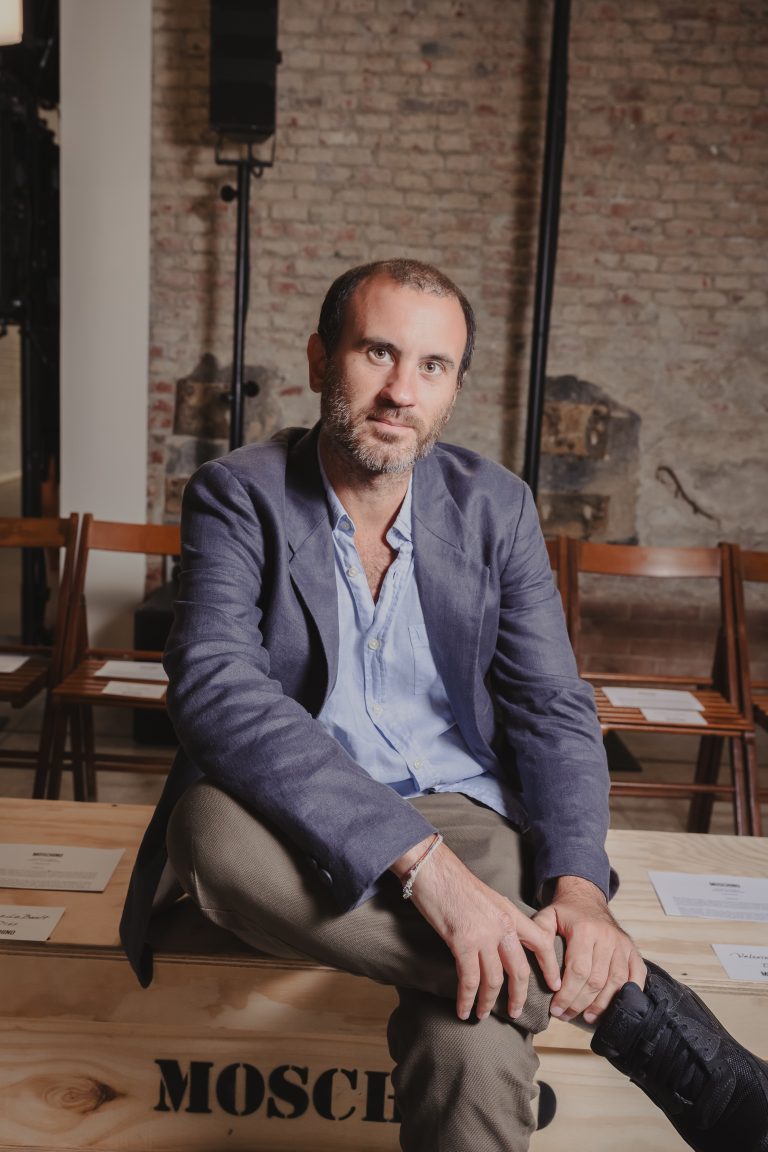  - L’arte dell’upcycling trionfa sulla passerella di Moschino