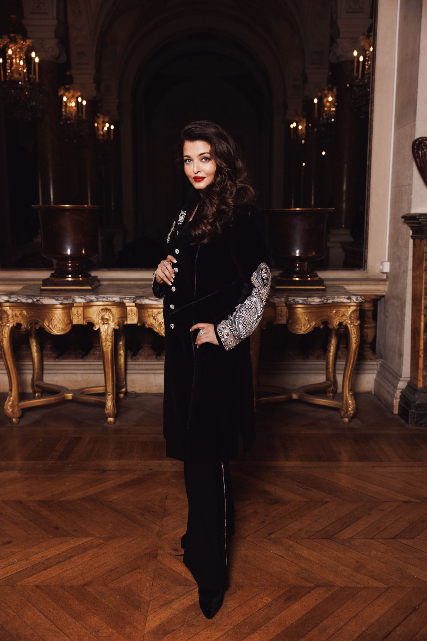  - L’Oréal Paris fait défiler les plus grandes célébrités sur le parvis de l’Hôtel de Ville