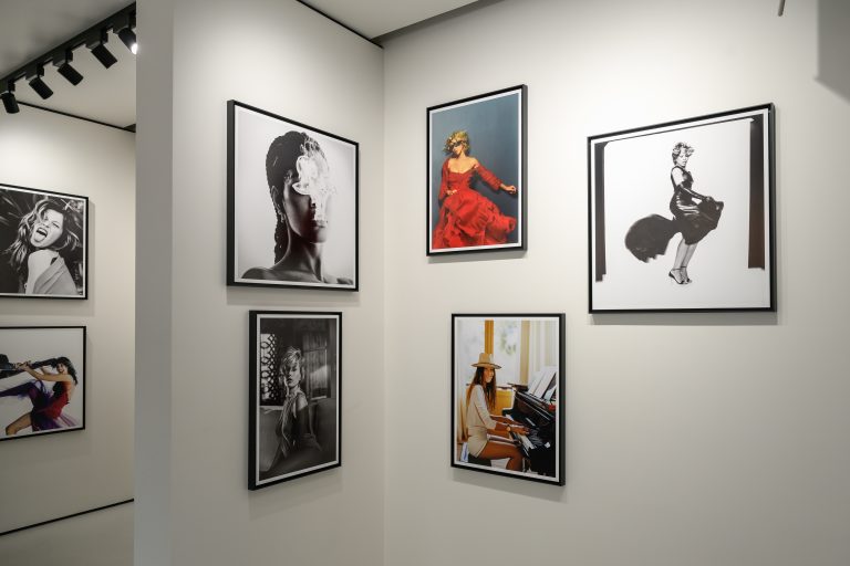 Oana Ivan Gallery présente une rétrospective dédiée à Gilles Bensimon