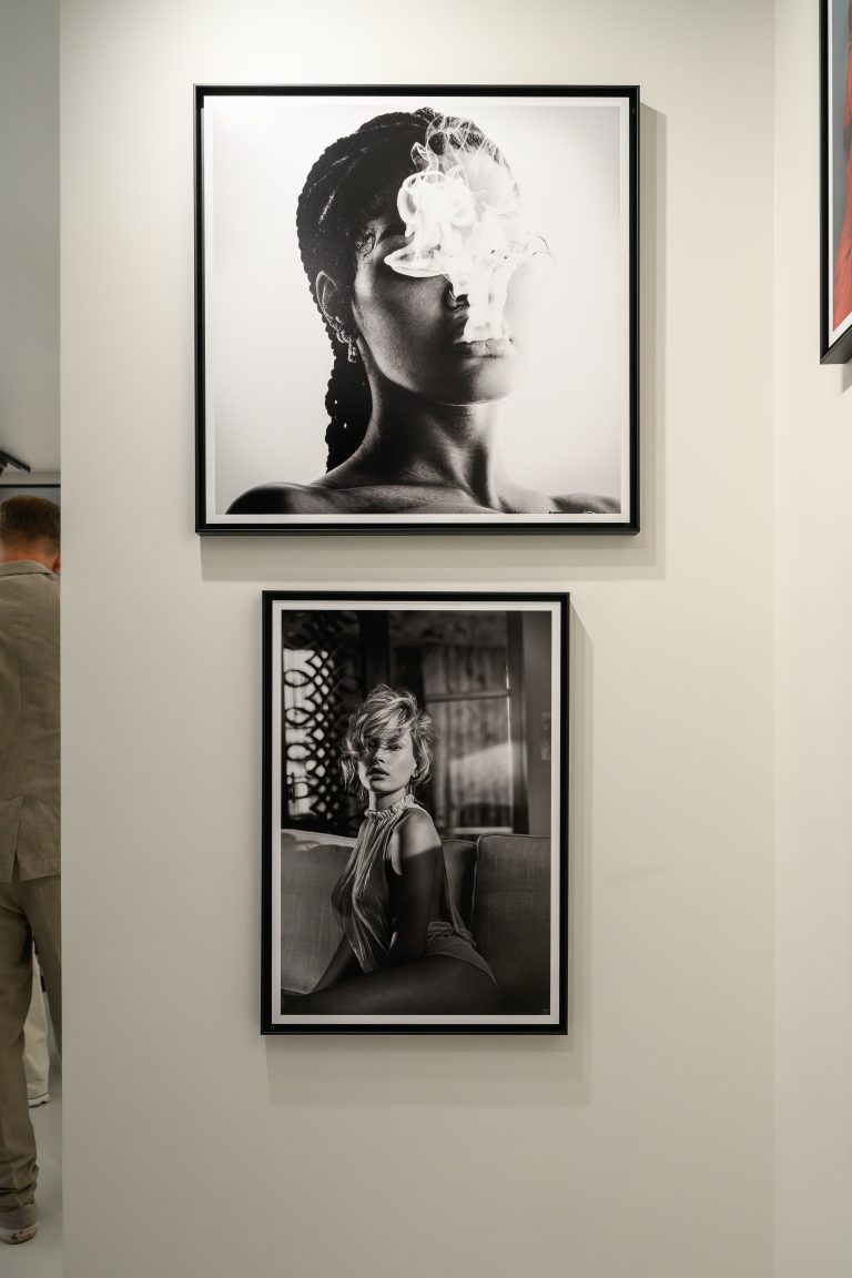 Oana Ivan Gallery présente une rétrospective dédiée à Gilles Bensimon