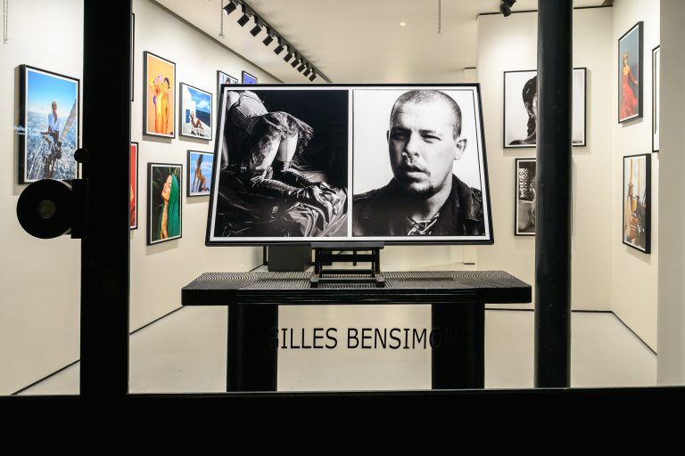 Oana Ivan Gallery présente une rétrospective dédiée à Gilles Bensimon