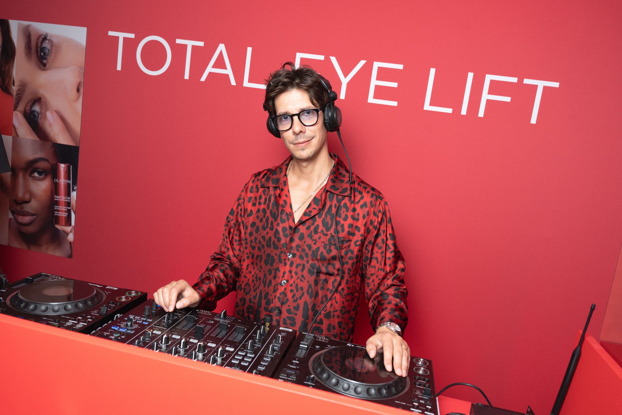  - Clarins Beauty Backstage revient pour une parenthèse beauté et élégance