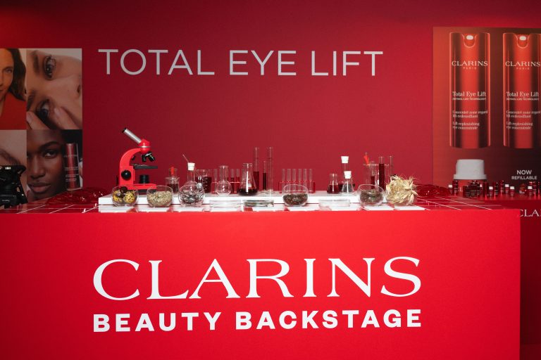 Clarins Beauty Backstage revient pour une parenthèse beauté et élégance