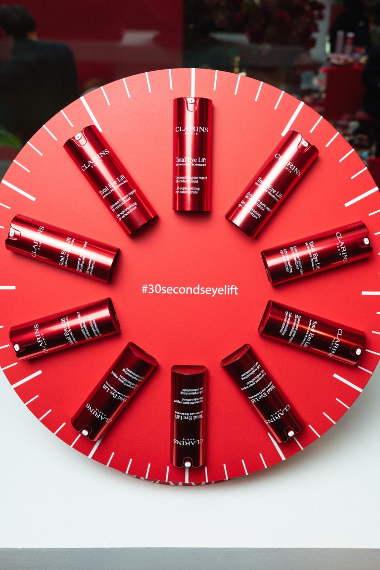 Clarins Beauty Backstage revient pour une parenthèse beauté et élégance