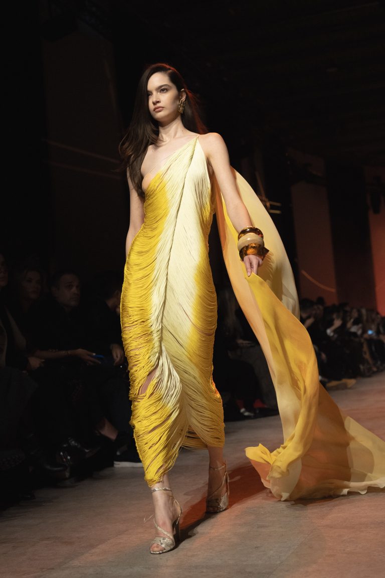 Les femmes une nouvelle fois sublimées par Elie Saab au Palais de Tokyo