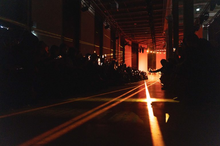 Les femmes une nouvelle fois sublimées par Elie Saab au Palais de Tokyo