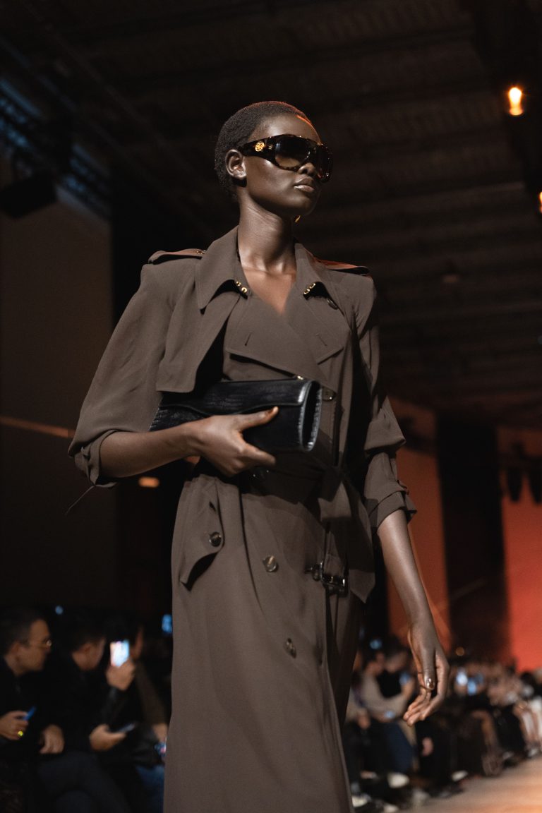 Les femmes une nouvelle fois sublimées par Elie Saab au Palais de Tokyo