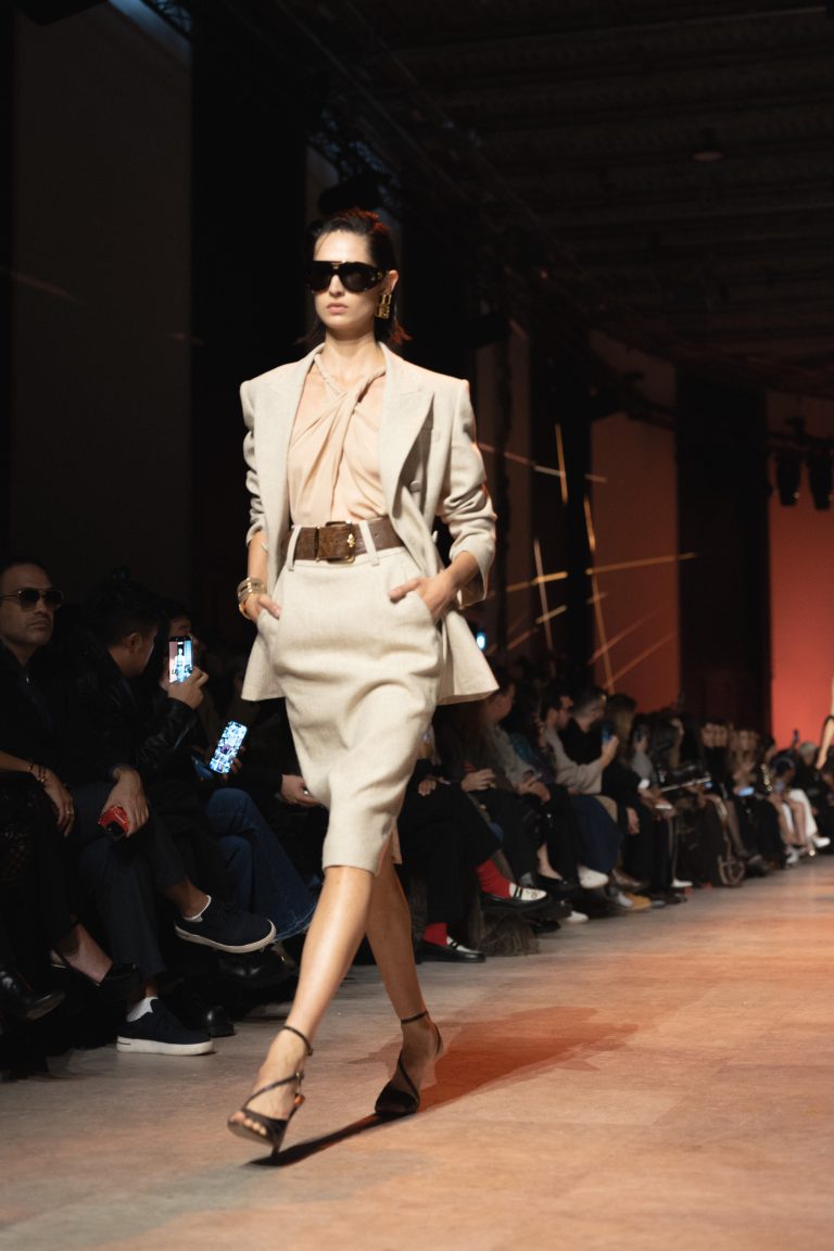 Les femmes une nouvelle fois sublimées par Elie Saab au Palais de Tokyo