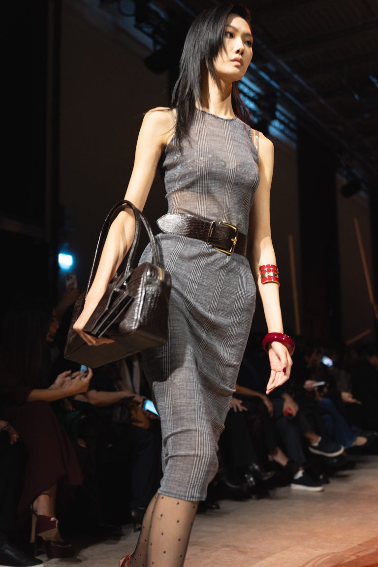 Les femmes une nouvelle fois sublimées par Elie Saab au Palais de Tokyo