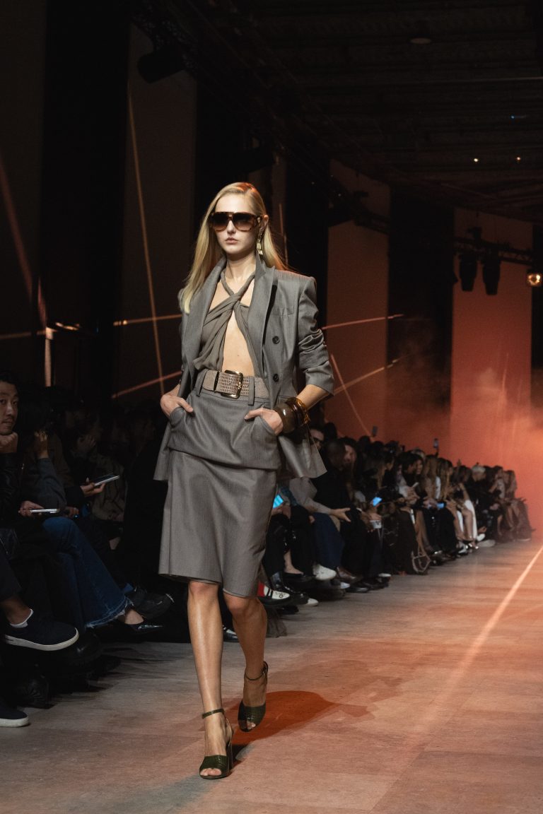 Les femmes une nouvelle fois sublimées par Elie Saab au Palais de Tokyo