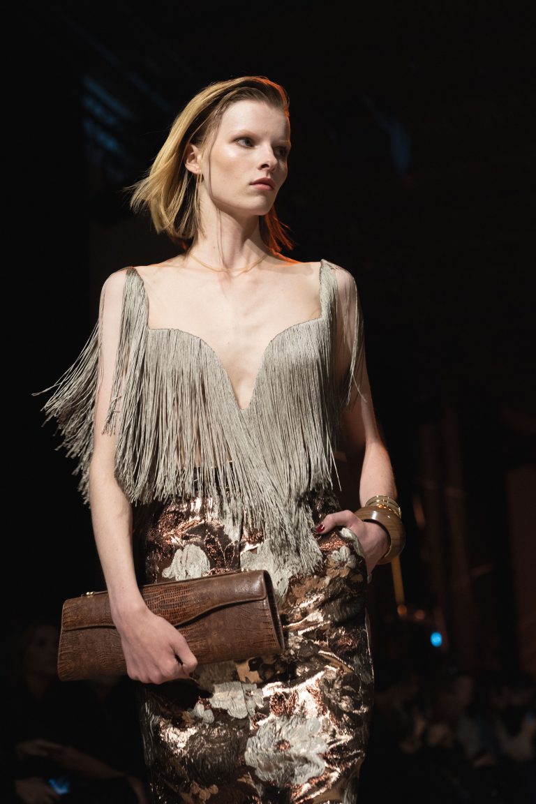 Les femmes une nouvelle fois sublimées par Elie Saab au Palais de Tokyo